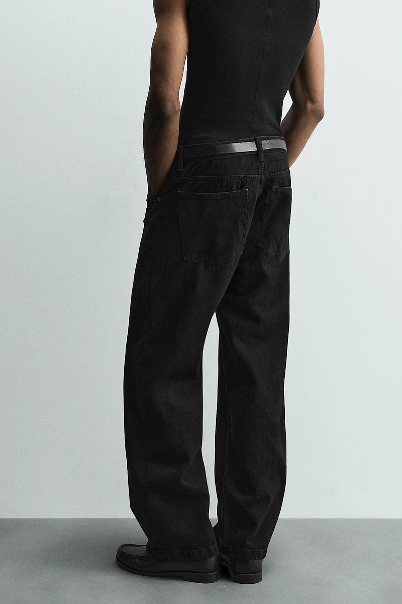 LOOSE FIT JEANS