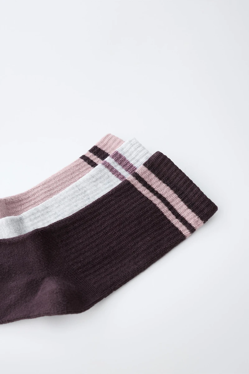 THREE-PACK OF SPORTY STRIPED CREW SOCKS
