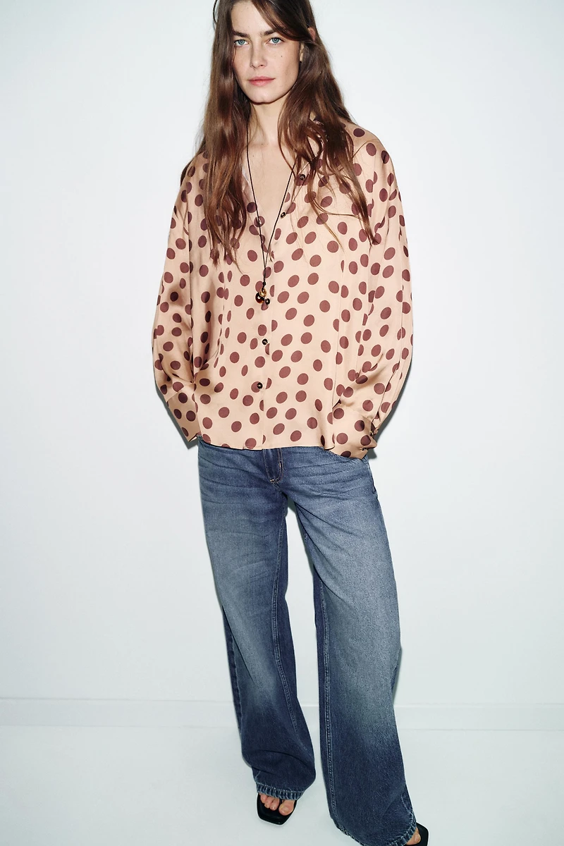 CHEMISE SATINÉE À POIS