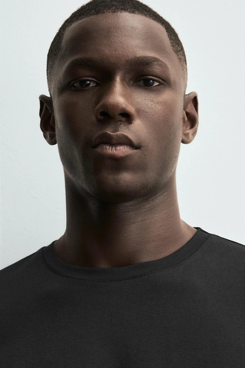 BASIC SLIM FIT T-SHIRT