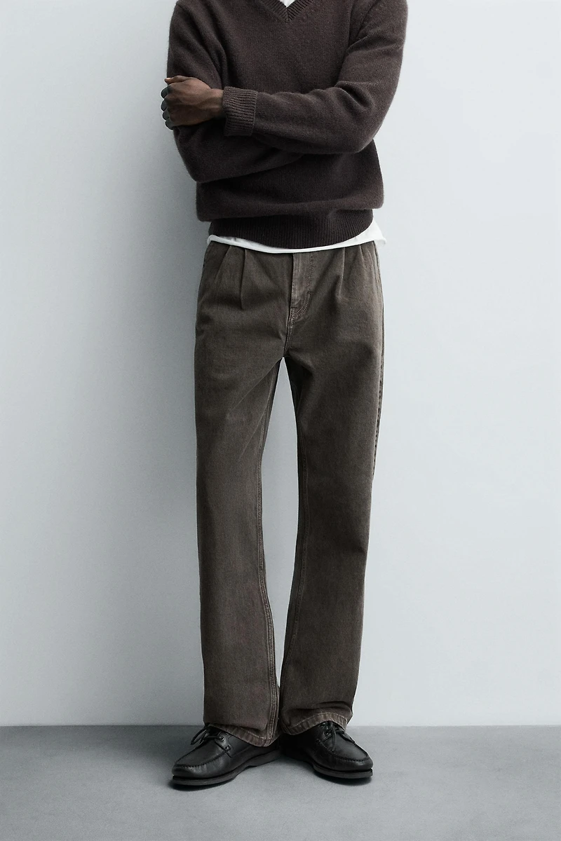 PLEATED STRAIGHT FIT JEANS