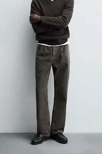 PLEATED STRAIGHT FIT JEANS