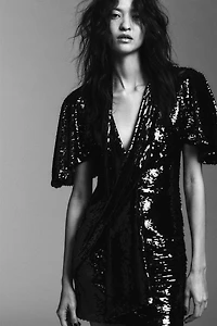 ROBE COURTE À PAILLETTES