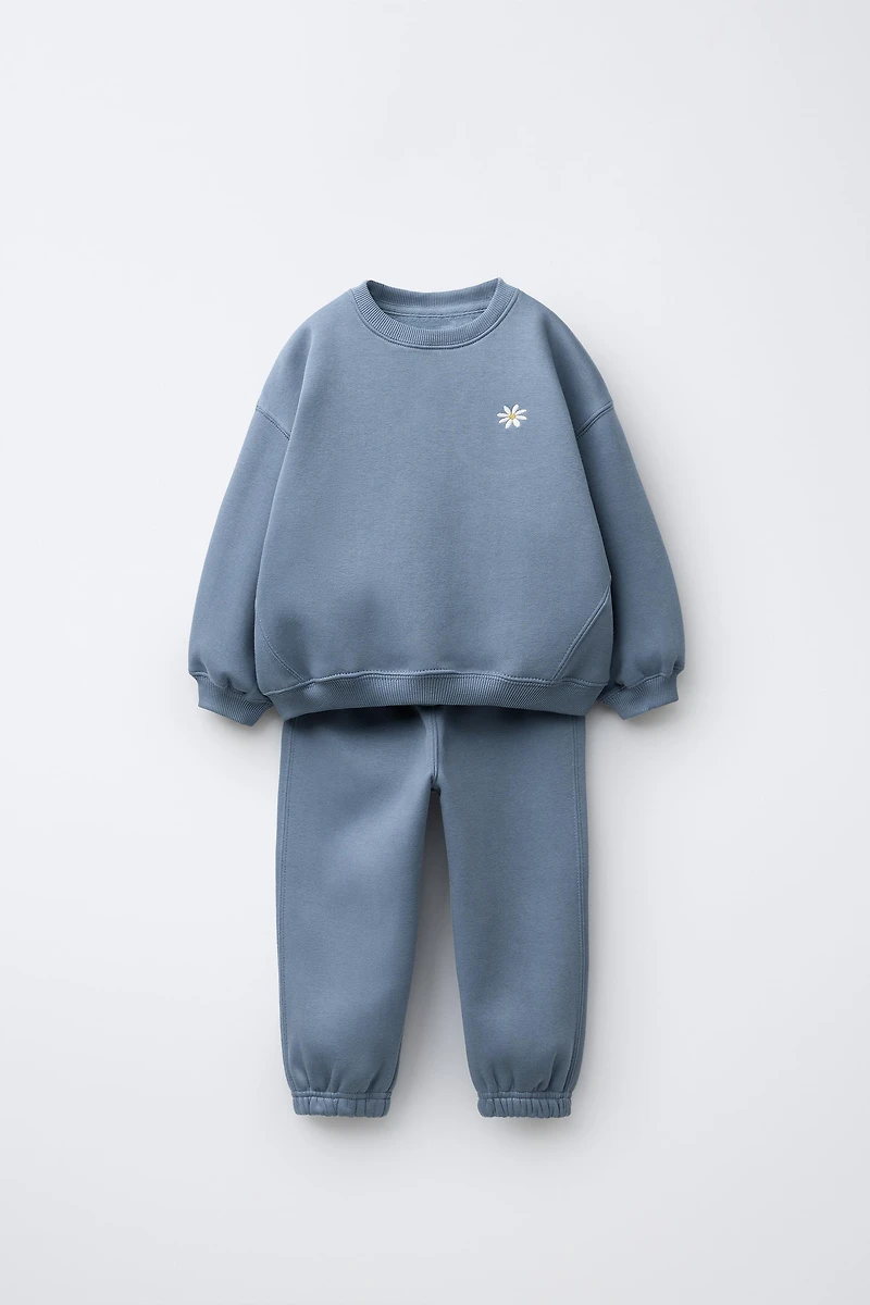 EMBROIDERED SWEATSHIRT AND JOGGER SET