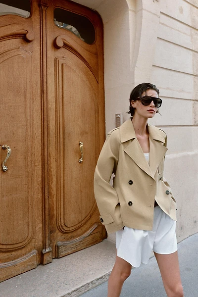 CROPPED TRENCH COAT WITH BELT AND EPAULETS