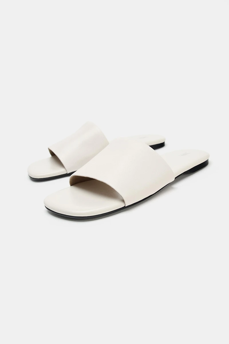 FLAT LEATHER SANDALS