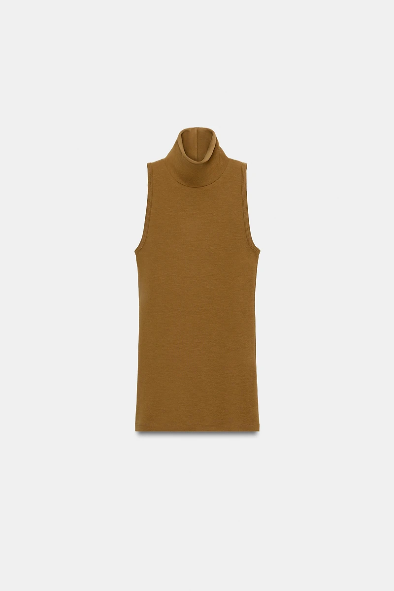 HIGH COLLAR SLEEVELESS TOP