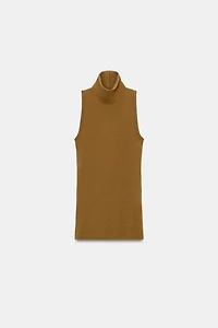 HIGH COLLAR SLEEVELESS TOP