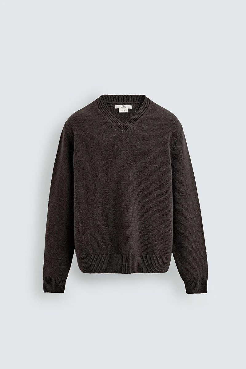 100% WOOL V-NECK JUMPER LIMITED EDITION