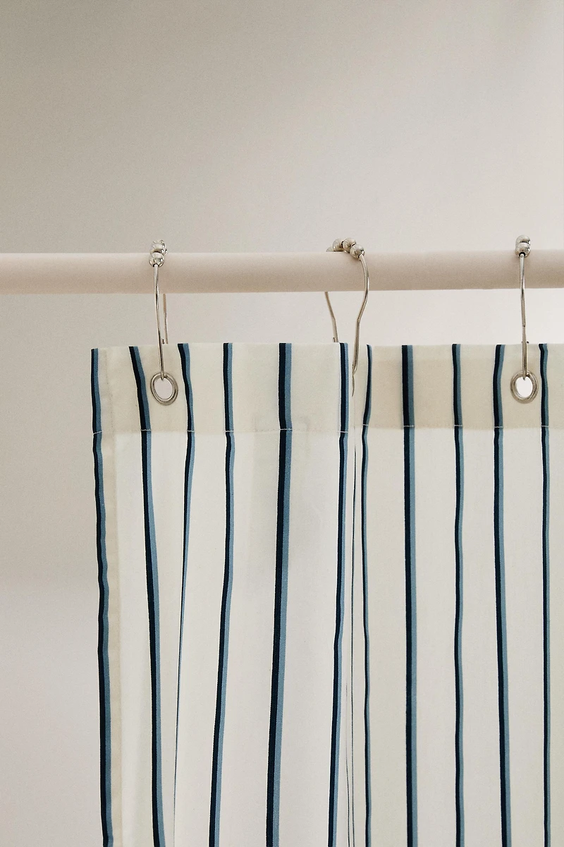STRIPED SHOWER CURTAIN