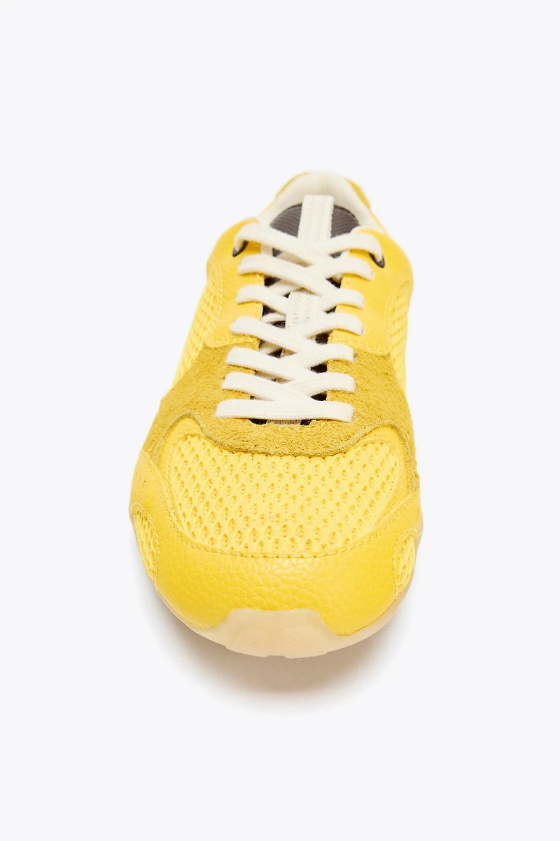 CONTRAST RUNNING SHOES