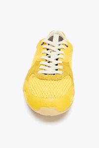 CONTRAST RUNNING SHOES