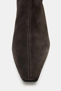 BOTTINES À TALONS KITTEN EN DAIM