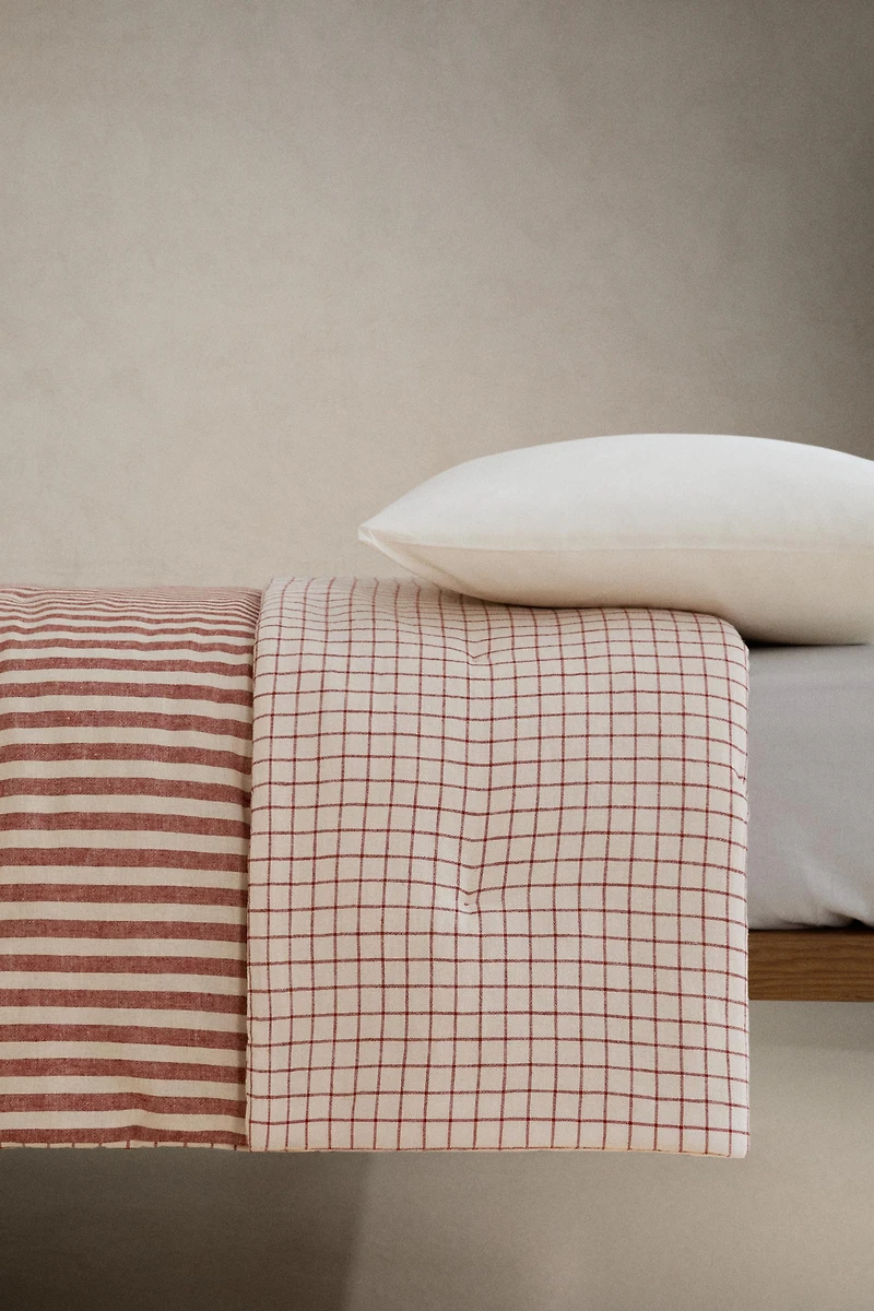 KIDS' LINEN AND COTTON STRIPED QUILT