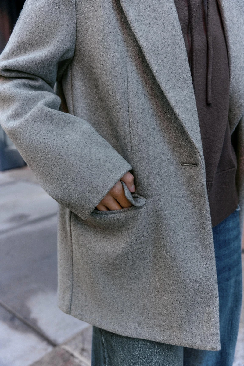 SOFT ONE-BUTTON BLAZER