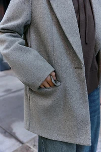 SOFT ONE-BUTTON BLAZER
