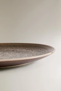 DINNER PLATE WITH RAISED DESIGN