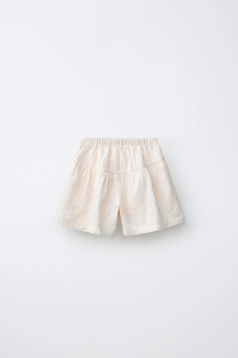 EMBROIDERED FLORAL SHORTS
