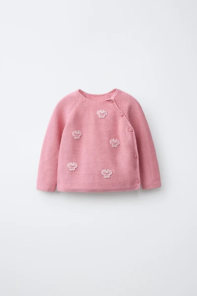 PULL EN MAILLE À PAPILLONS