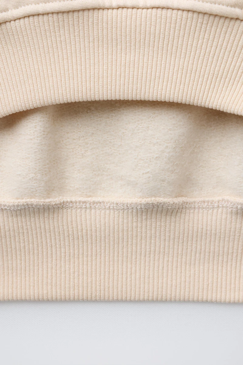 SWEAT BRODÉ AVEC LACET