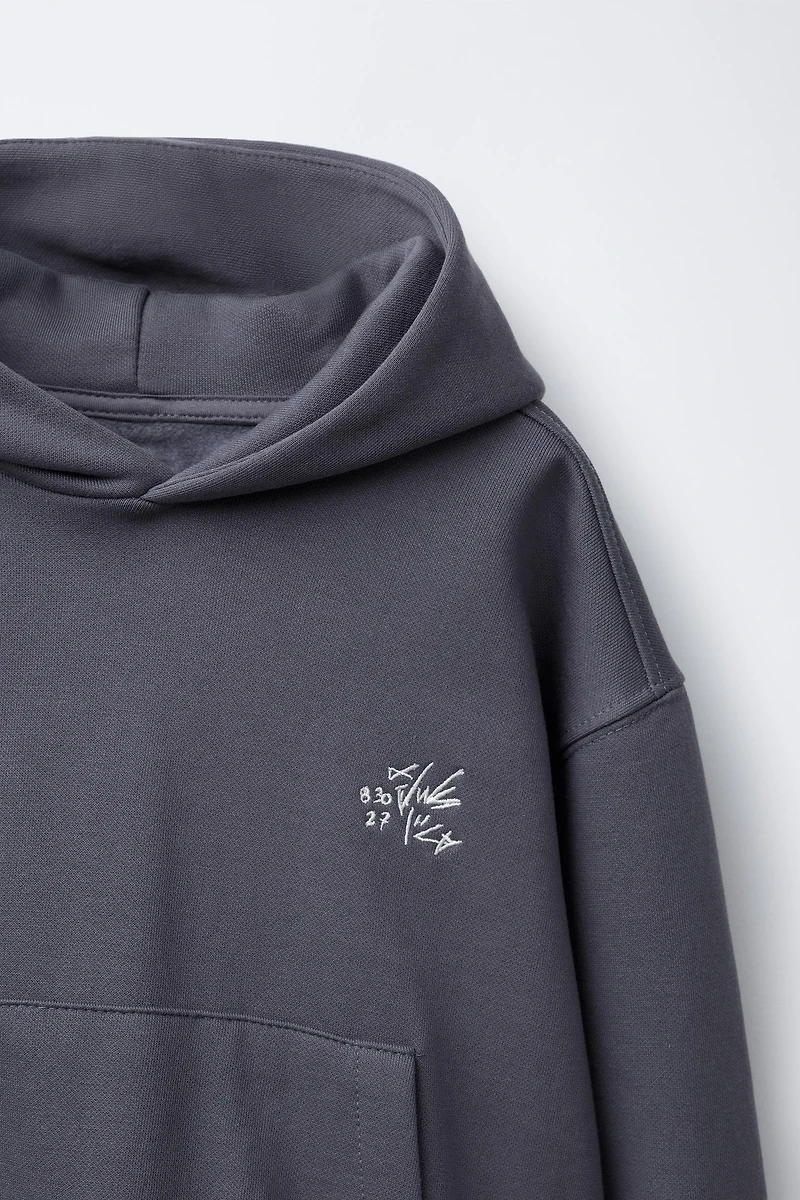 EMBROIDERED TEXT HOODIE SWEATSHIRT