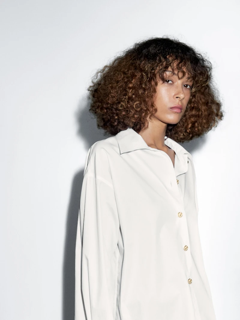 Poplin shirt with golden buttons