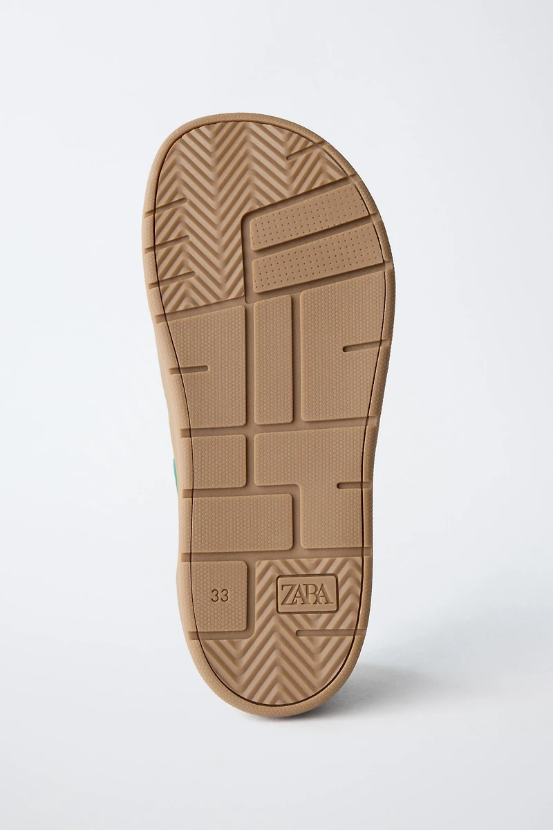 BAREFOOT SNEAKERS