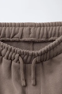 PANTALON EN MOLLETON DROIT AVEC LOGO RELIEF