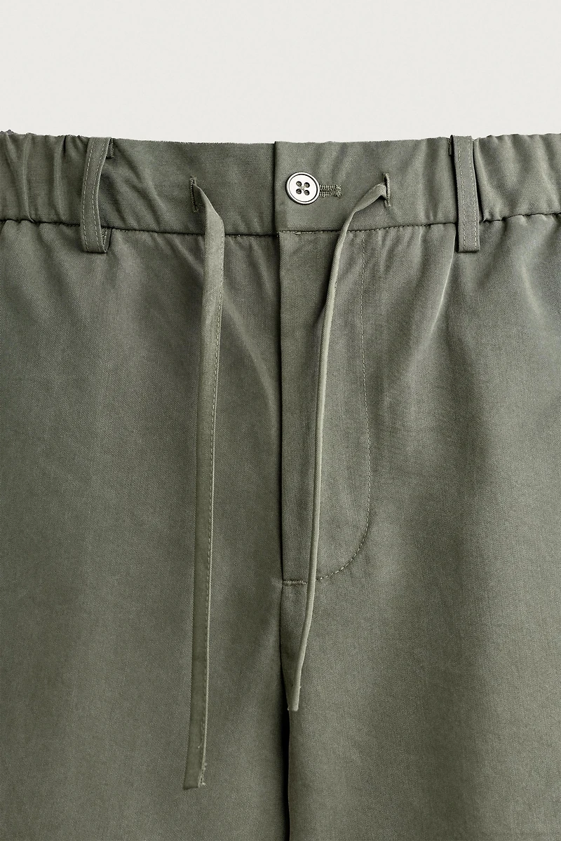 RELAXED FIT FLOWY SHORTS