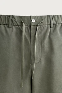 RELAXED FIT FLOWY SHORTS