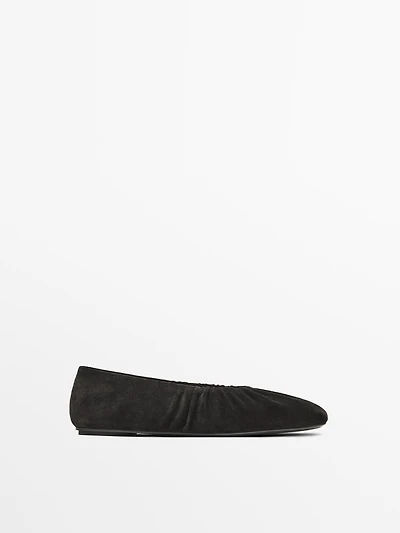 Ballerines froncées en croûte de cuir