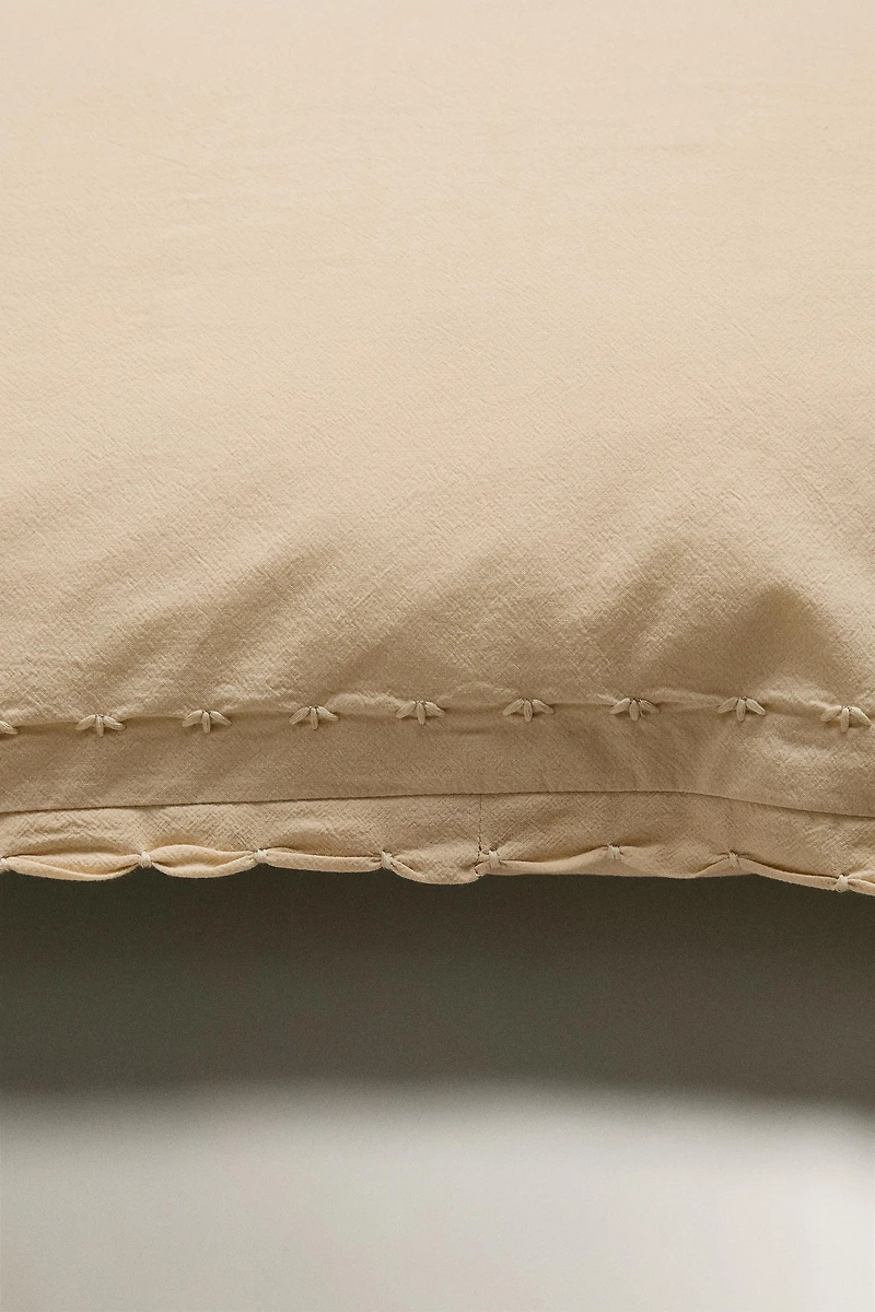 CHILDREN'S THROW PILLOW COVER WITH SCALLOPED EDGE