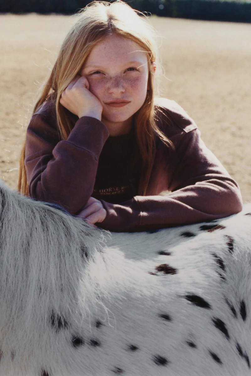 RAISED TEXT SWEATSHIRT