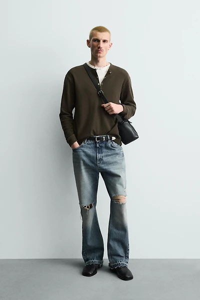 JEANS FLARE FIT DÉCHIRURES