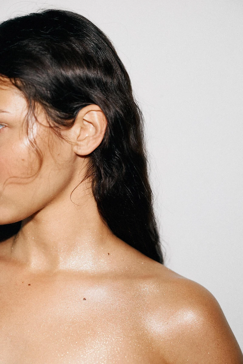 ZARA GOLDEN DECADE BODY GLITTER SPRAY