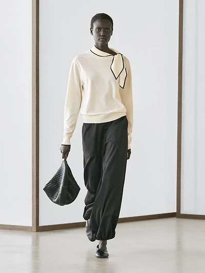 Pull en coton avec détail foulard