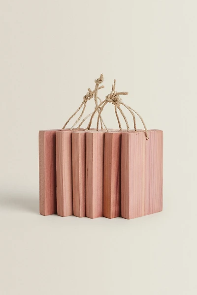 PACK OF WARDROBE CEDAR BLOCKS (PACK OF 6)