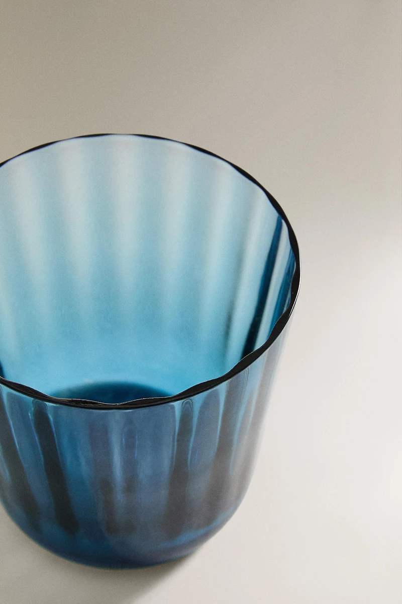 GLASS TUMBLER WITH LINE DESIGN