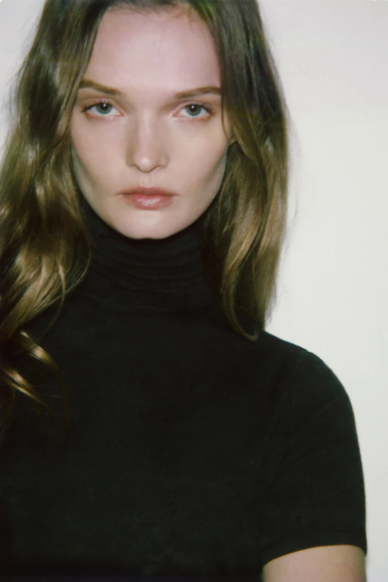 ASYMMETRIC TURTLENECK T-SHIRT