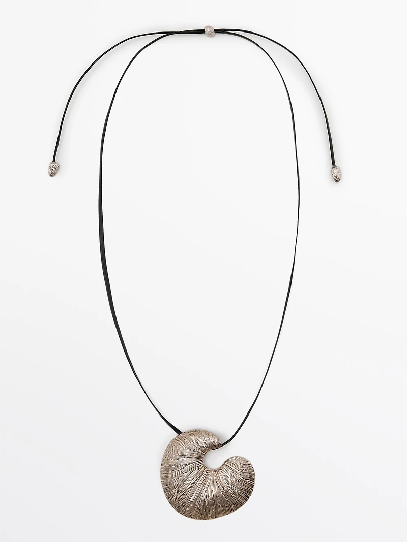 Necklace with fossil piece pendant