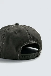 CONTRAST EMBROIDERED FLAT VISOR CAP