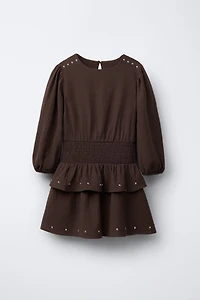 ROBE TEXTURÉE À VOLANTS ET CLOUS