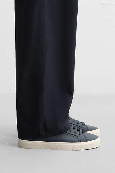 BASIC SNEAKERS
