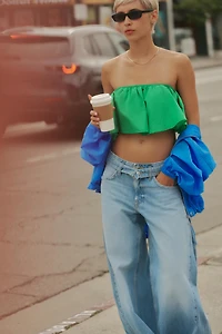 TOP BANDEAU EN TAFFETAS À VOLANT