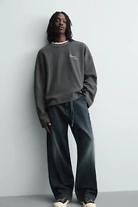 TEXTURED PRINTED TEXT SWEATSHIRT