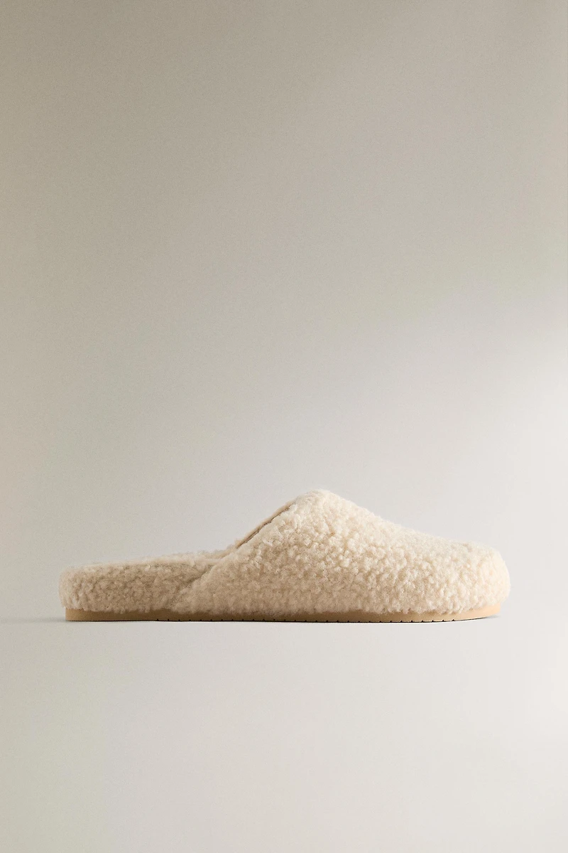 FAUX SHEARLING CLOGS