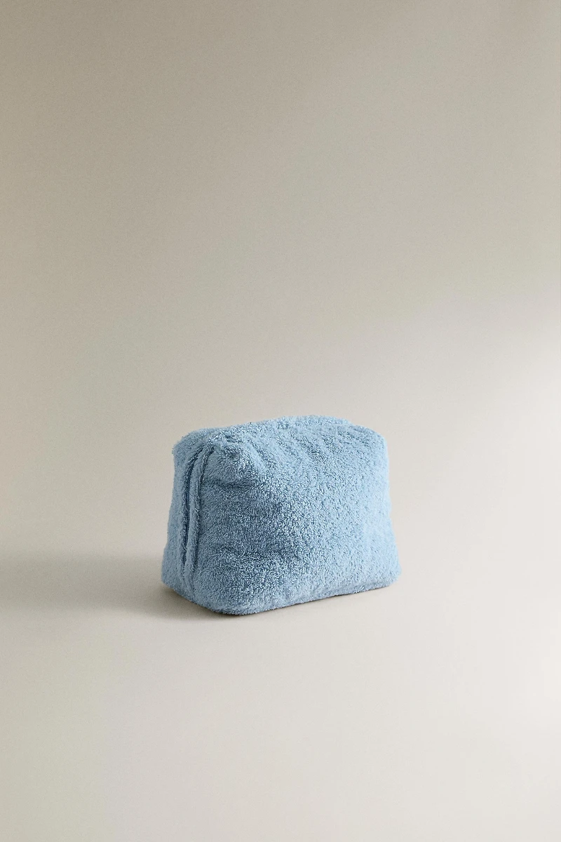MEDIUM TOWEL MAKEUP BAG