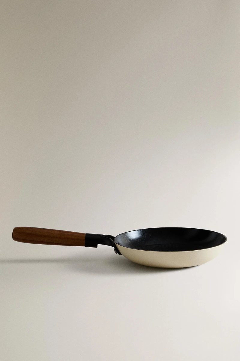 IRON FRYING PAN