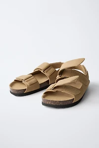 SANDALES À BRIDES