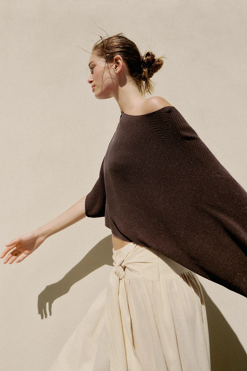CAPE COURTE EN MAILLE